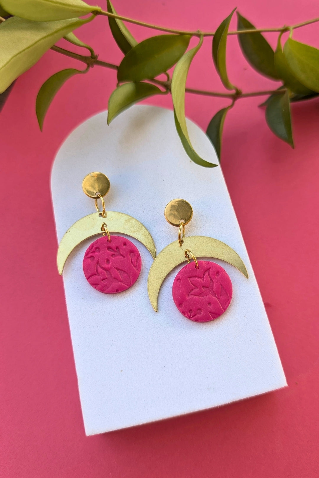 Boucles d'oreilles lune - Fuchsia - Collection Les Éclatées