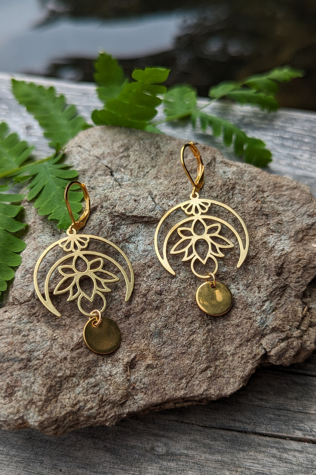 SÉROTONINE DESIGN - Boucles d'oreilles Lotus lune Or Boucle d'oreilles by Sérotonine Design | Roxy Lama