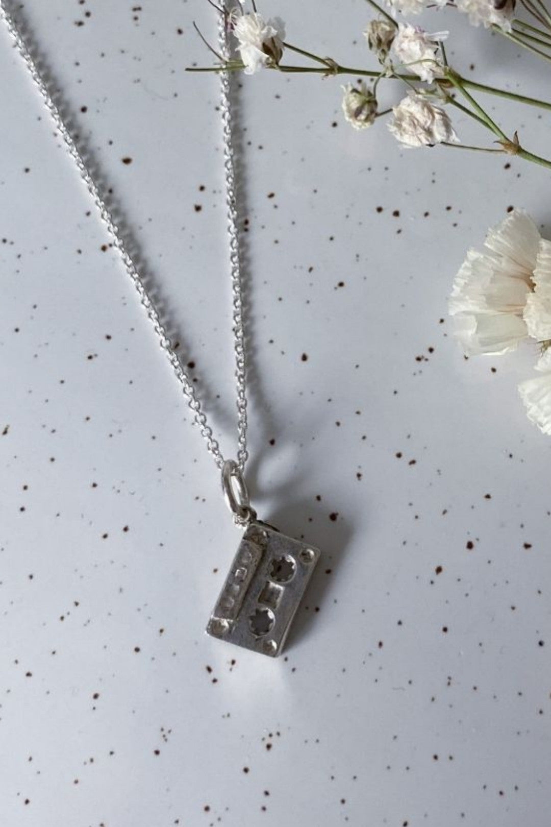 SÉROTONINE DESIGN Pendentif Cassette solo by Sérotonine Design | Roxy Lama