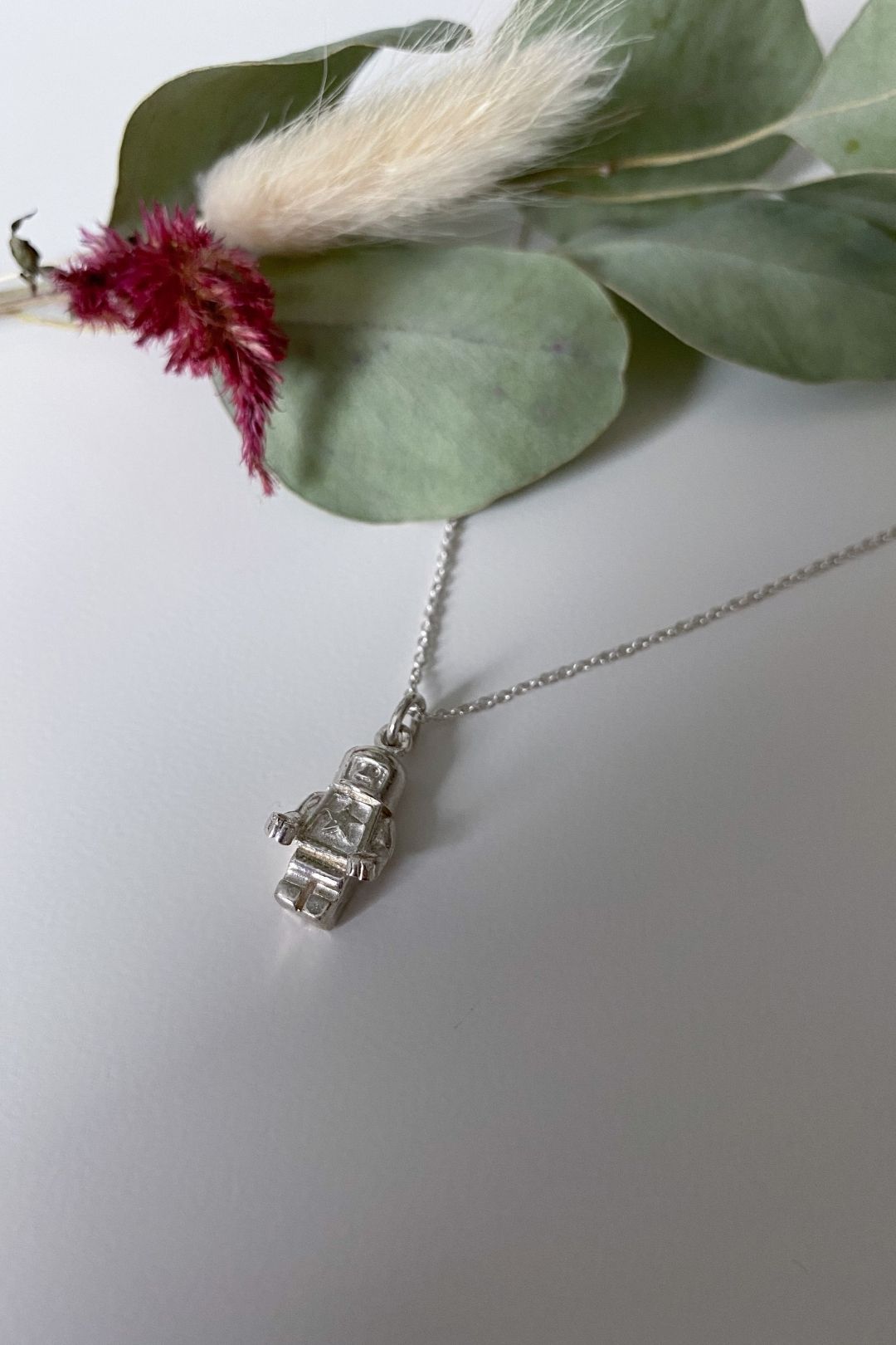 SÉROTONINE DESIGN Pendentif robot by Sérotonine Design | Roxy Lama