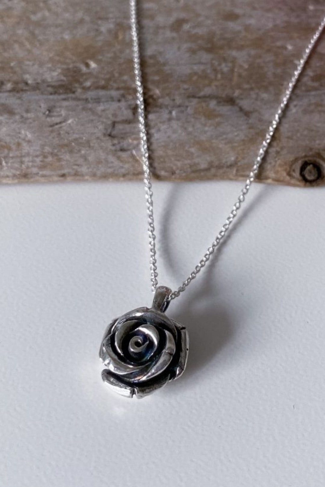 SÉROTONINE DESIGN Pendentif Rose - Grand by Sérotonine Design | Roxy Lama