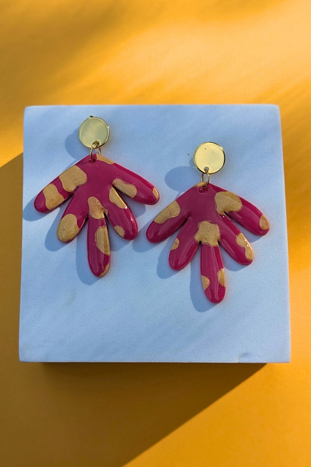 Boucles d'oreilles Folie - Taches Rose et Doré - Collection Les Éclatées