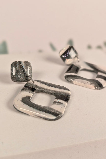 Boucles d’oreilles Lozange en pâte polymère, forme losange ajourée, bijou fait main à Montréal