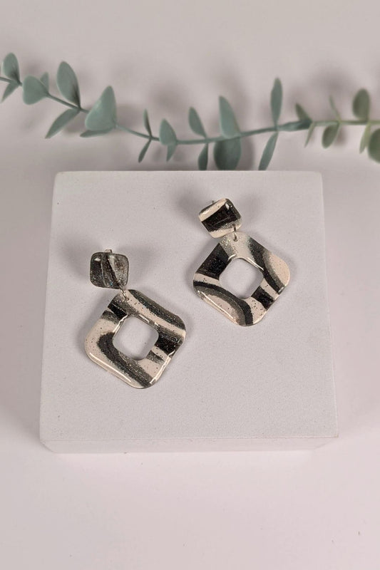 Boucles d’oreilles Lozange en pâte polymère, forme losange ajourée, bijou fait main à Montréal