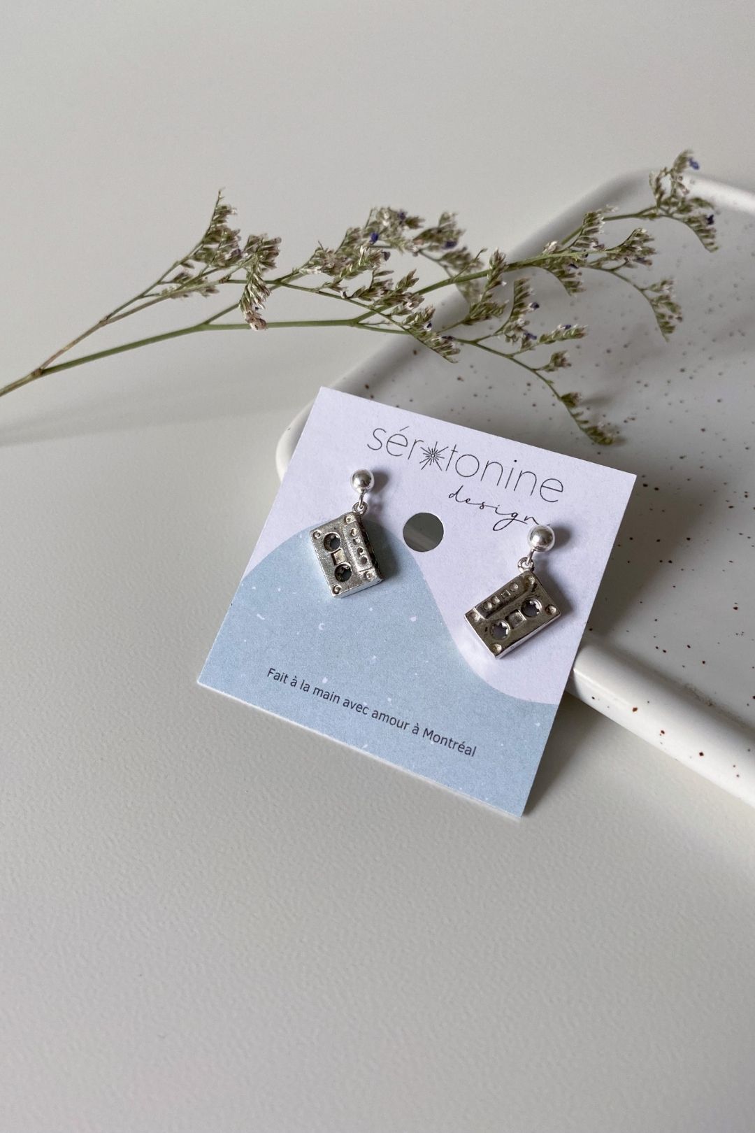 SÉROTONINE DESIGN Boucles oreilles Cassette Solo Boule tige by Sérotonine Design | Roxy Lama