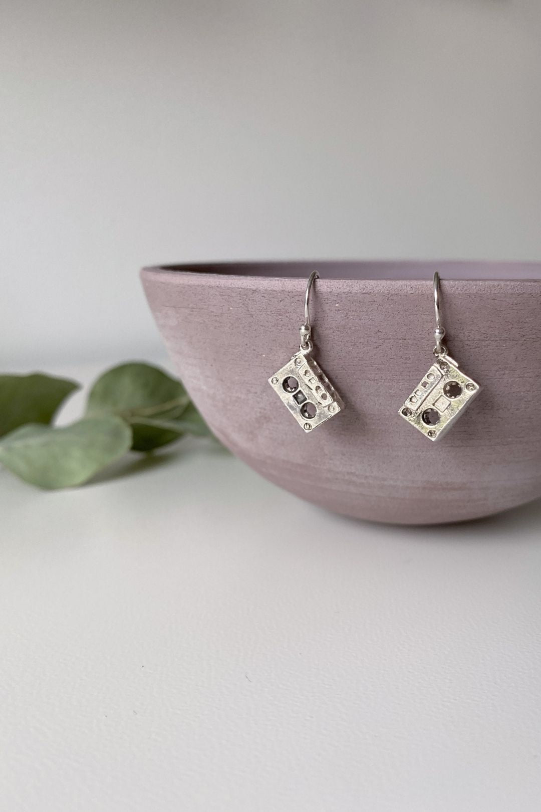 SÉROTONINE DESIGN Boucles oreilles Cassette Solo Crochet by Sérotonine Design | Roxy Lama