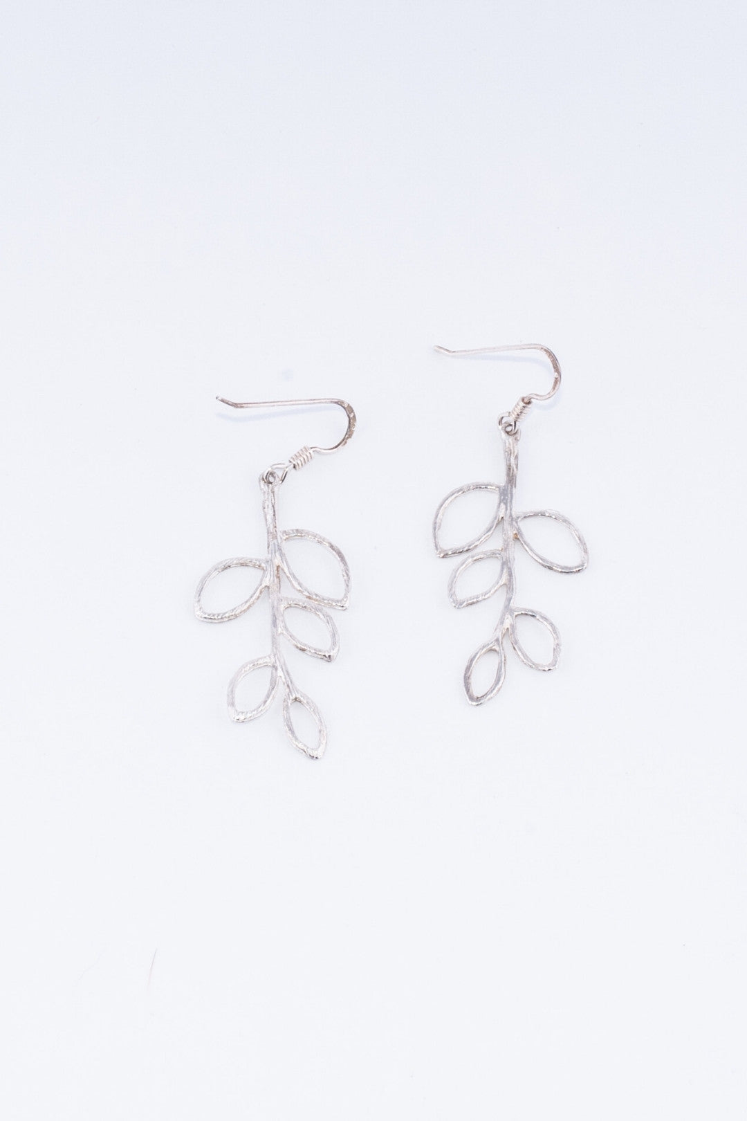 SÉROTONINE DESIGN Boucles oreilles Feuilles solo by Sérotonine Design | Roxy Lama