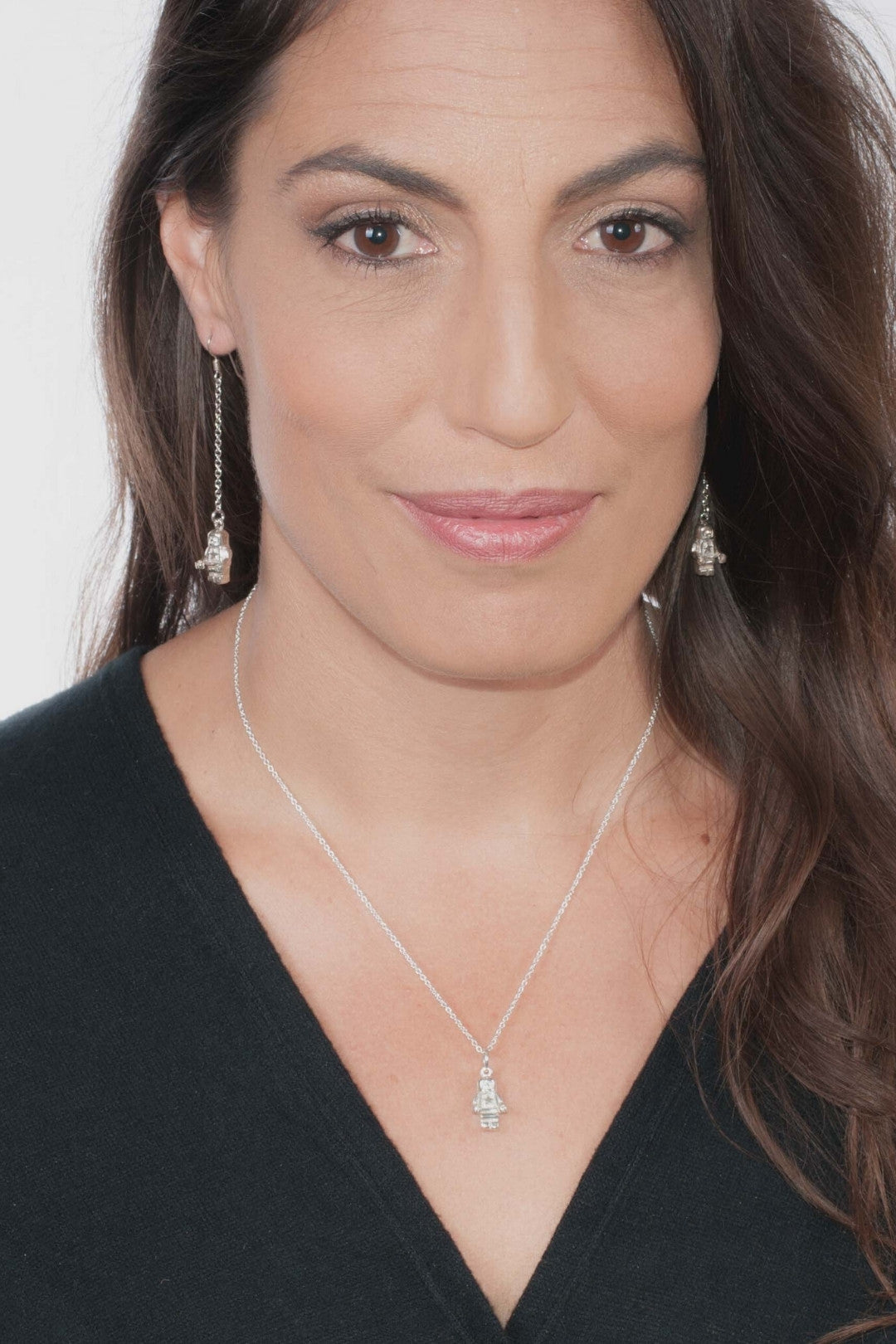 SÉROTONINE DESIGN Boucles oreilles robot sur chaîne Boucles d'oreilles by Sérotonine Design | Roxy Lama