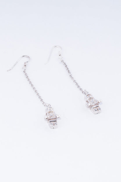 SÉROTONINE DESIGN Boucles oreilles robot sur chaîne Boucles d'oreilles by Sérotonine Design | Roxy Lama