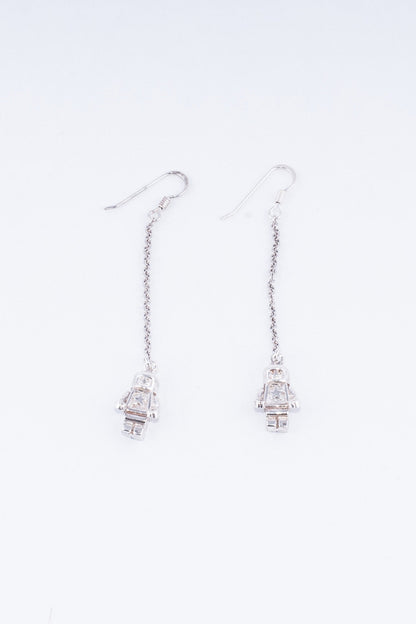 SÉROTONINE DESIGN Boucles oreilles robot sur chaîne Crochet Boucles d'oreilles by Sérotonine Design | Roxy Lama