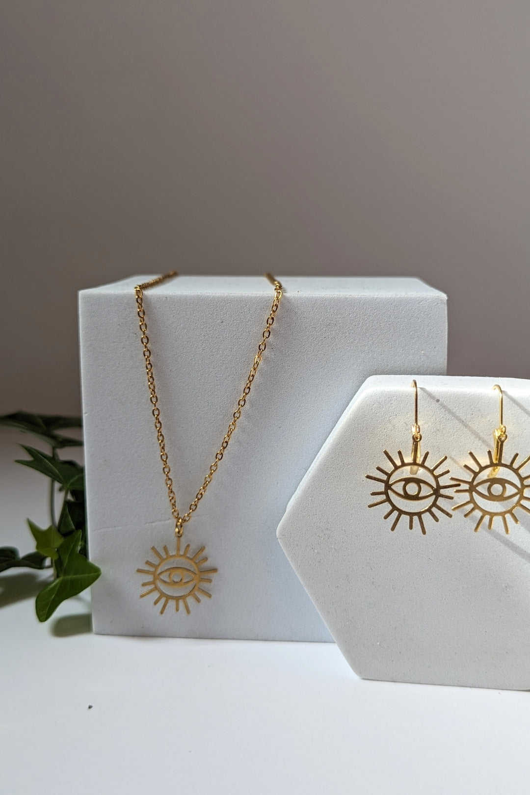 SÉROTONINE DESIGN (Collection Harmonie) — Boucles d'oreilles Regard solaire courtes Boucles d'oreilles by Sérotonine Design | Roxy Lama