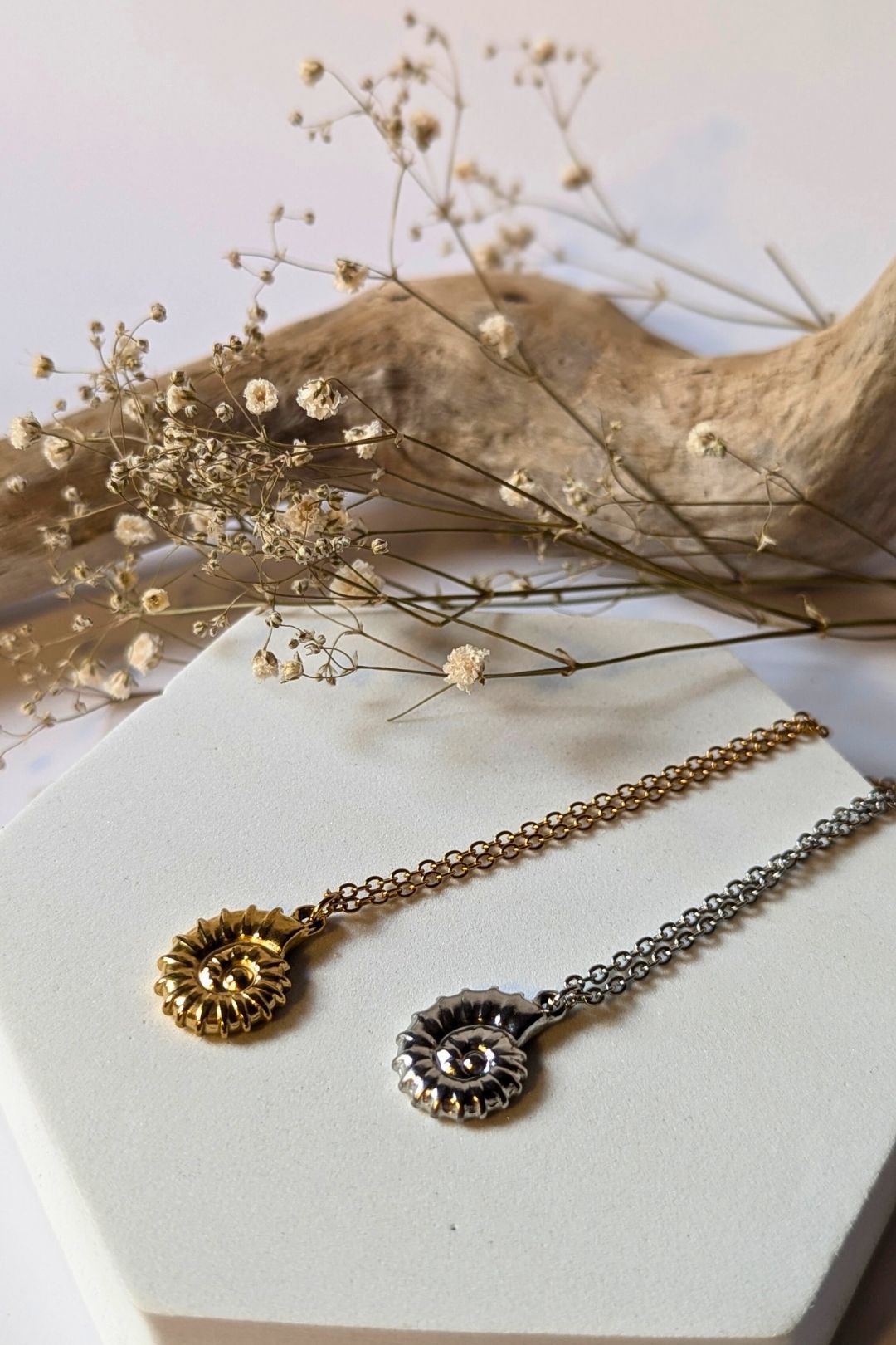 SEROTONINE DESIGN Collection Harmonie — Collier coquillage spirale Collier by Sérotonine Design | Roxy Lama