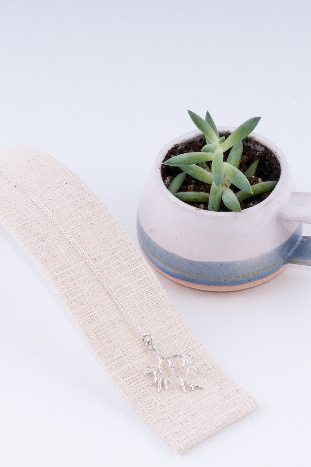 SÉROTONINE DESIGN Pendentif Branche solo by Sérotonine Design | Roxy Lama