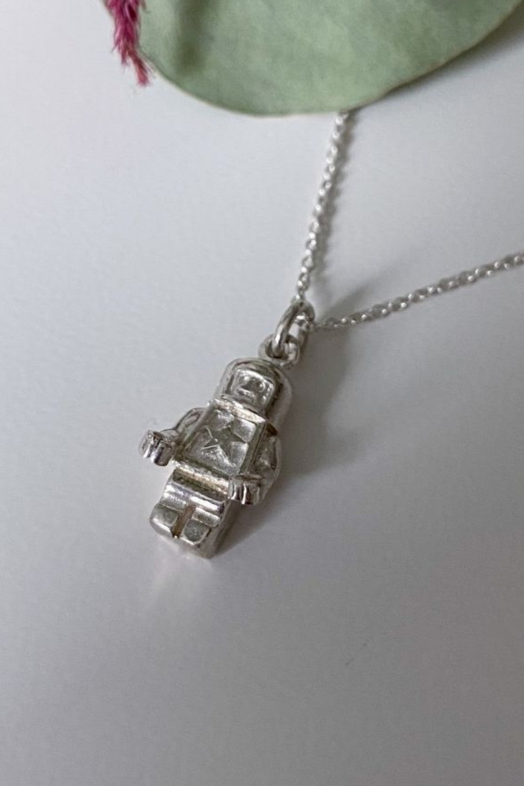 SÉROTONINE DESIGN Pendentif robot by Sérotonine Design | Roxy Lama